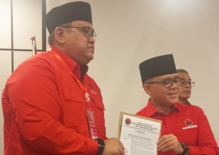 Untung Wibowo Sukawati menerima surat penunjukkan sebagai ketua DPC PDIP Sragen periode 2025&ndash;2030. (Dokumentasi Pribadi)