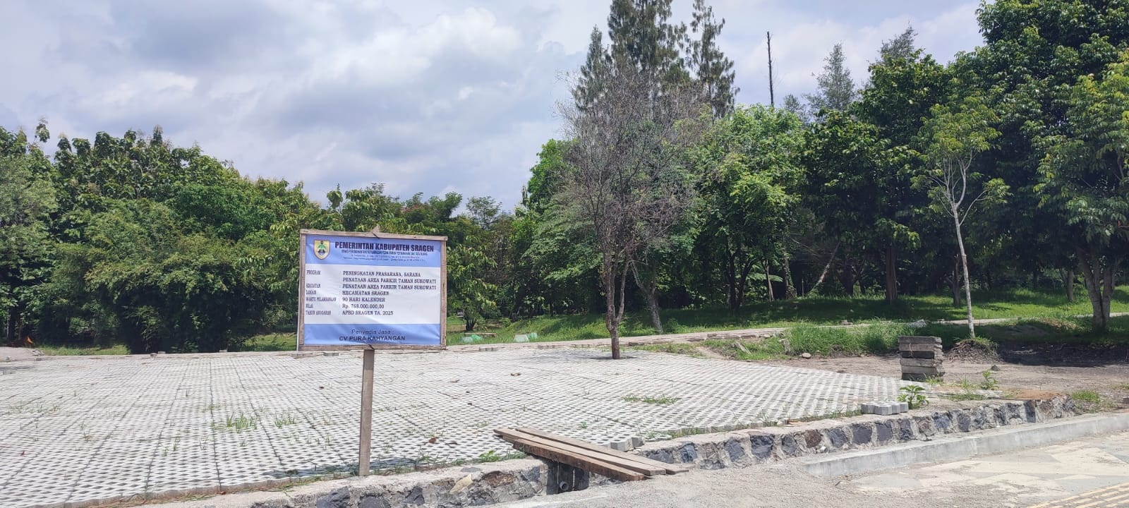 Proyek jogging track di Taman Sukowati Kota Sragen rampung. (Ahmad Khairudin/Radar Solo)