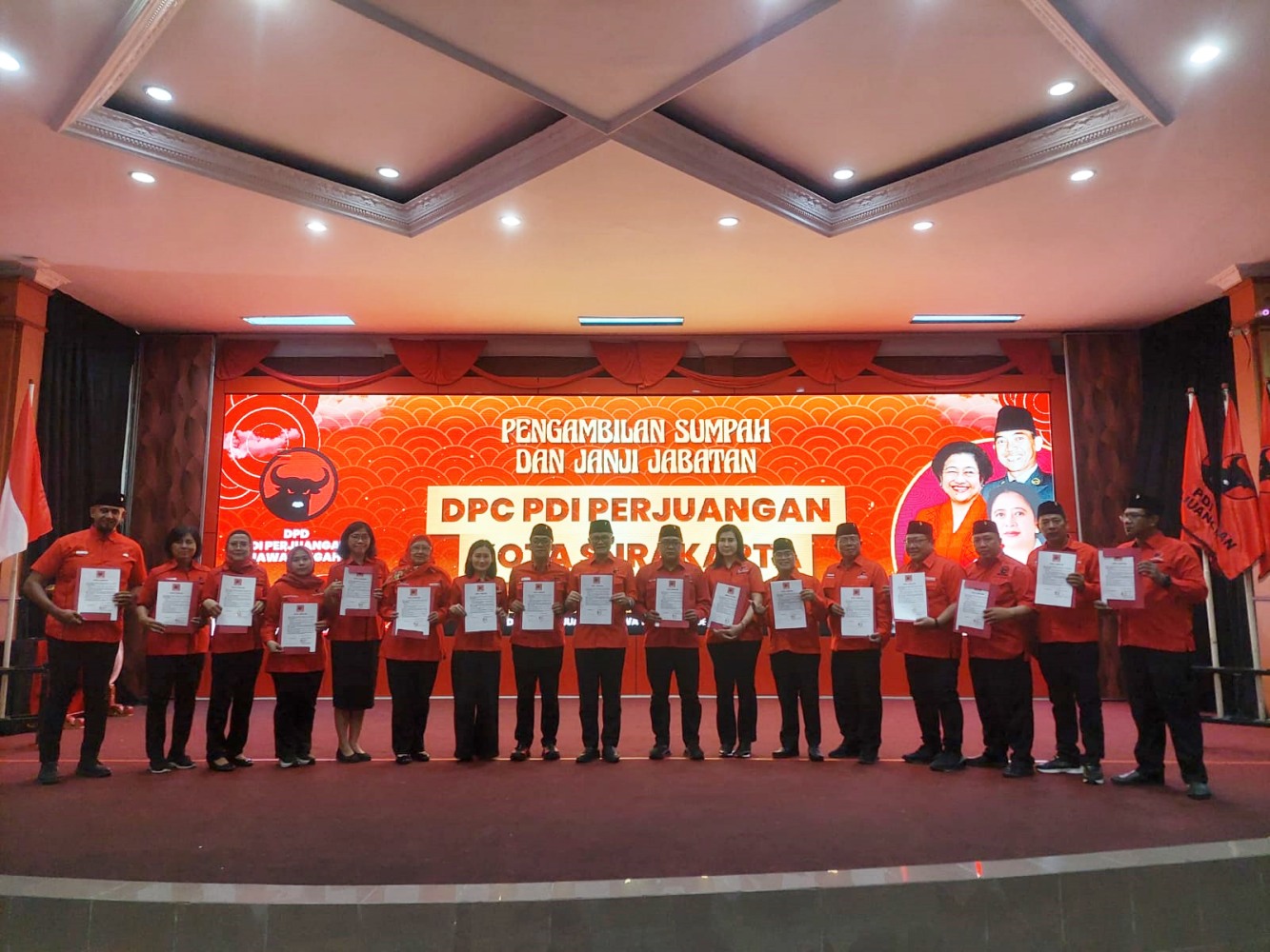 Pelantikan serta pengambilan sumpah jabatan struktur kepemimpinan DPC PDI Perjuangan Kota Solo di Kantor DPD PDIP Jawa Tengah pada Selasa (30/12/2025).