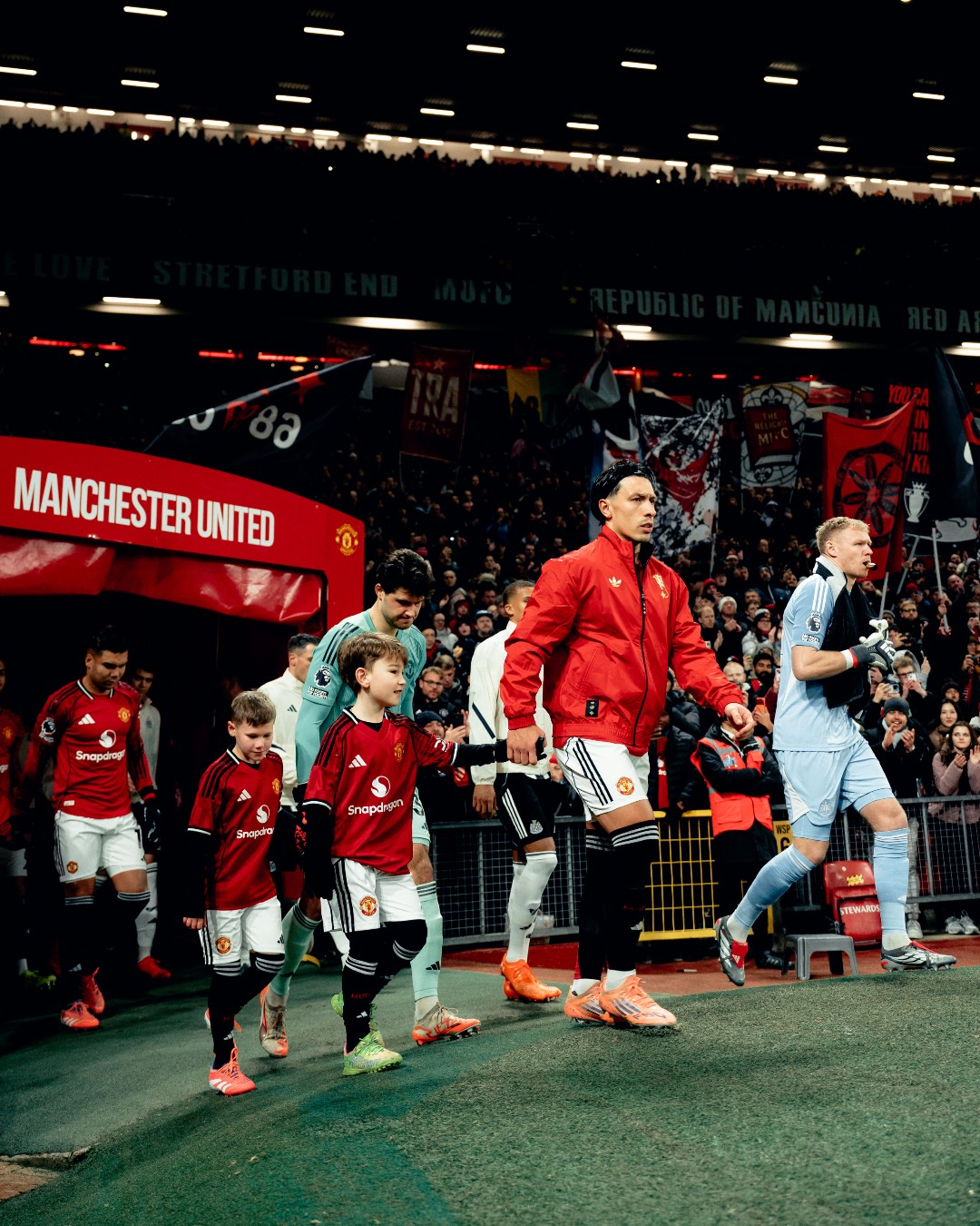 Prediksi MU vs Wolves 31 Desember 2025. Manchester United diunggulkan raih kemenangan meski dihantui cedera dan rekor pertemuan.