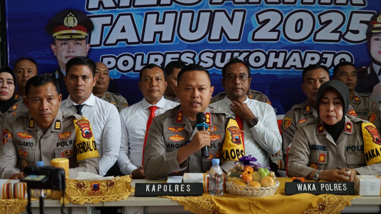Kapolres Sukoharjo AKBP Anggaito Hadi Prabowo saat&nbsp;jumpa pers akhir tahun Polres Sukoharjo yang digelar di lobi Mapolres Sukoharjo, Rabu (31/12).