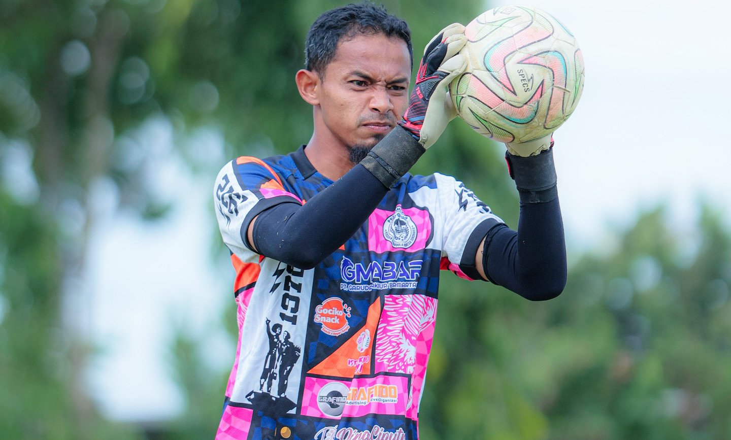 BERSIAP: Kiper Persiharjo Sukoharjo Agung Prasetyo saat berlatih dengan tim, belum lama ini.  &nbsp;