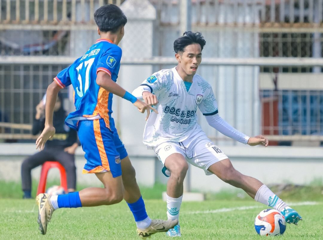 Laga RANS Nusantara vs Persikutim United di Liga Nusantara.