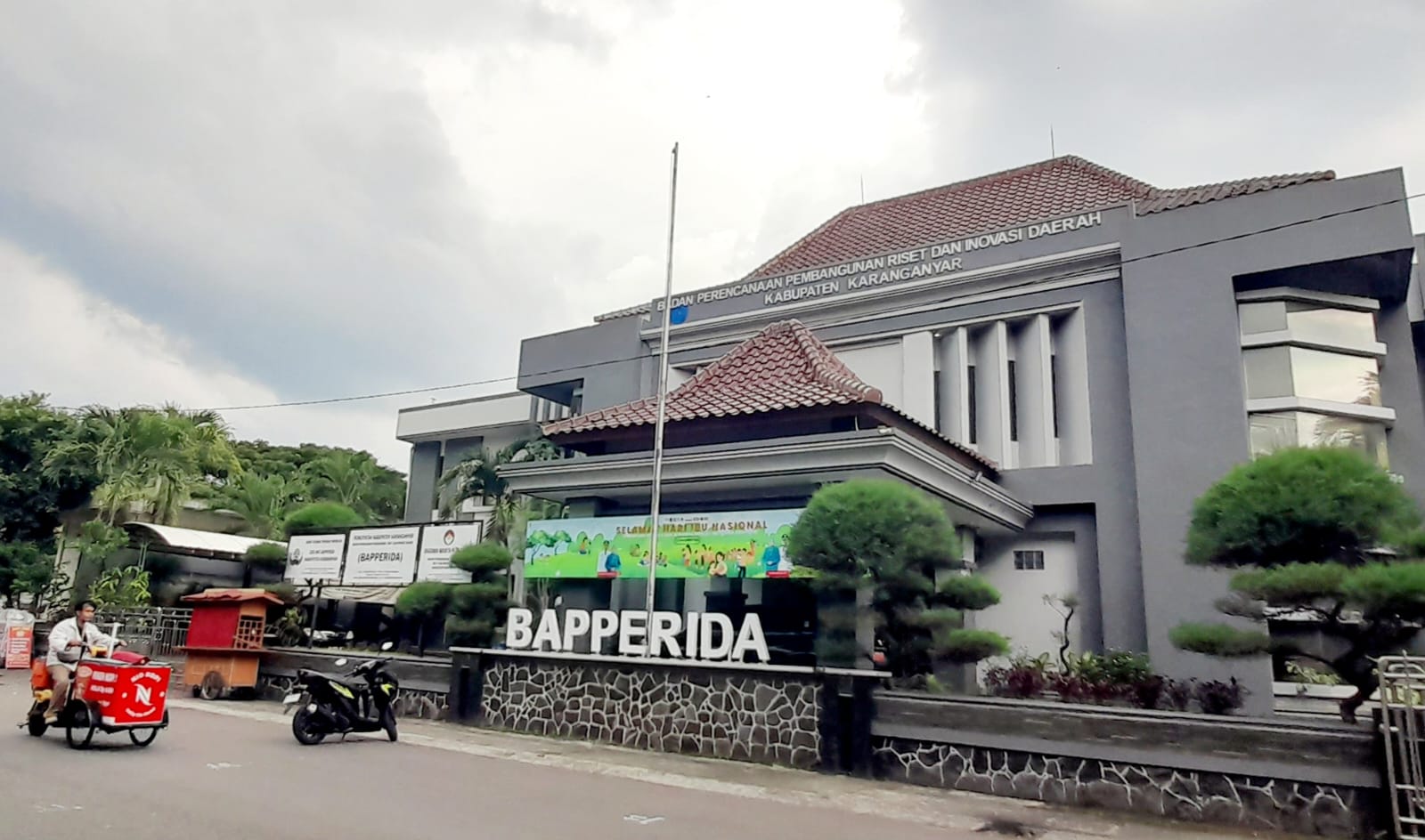 Kantor Bepperida Karanganyar yang dulunya bernama Baperlitbang.