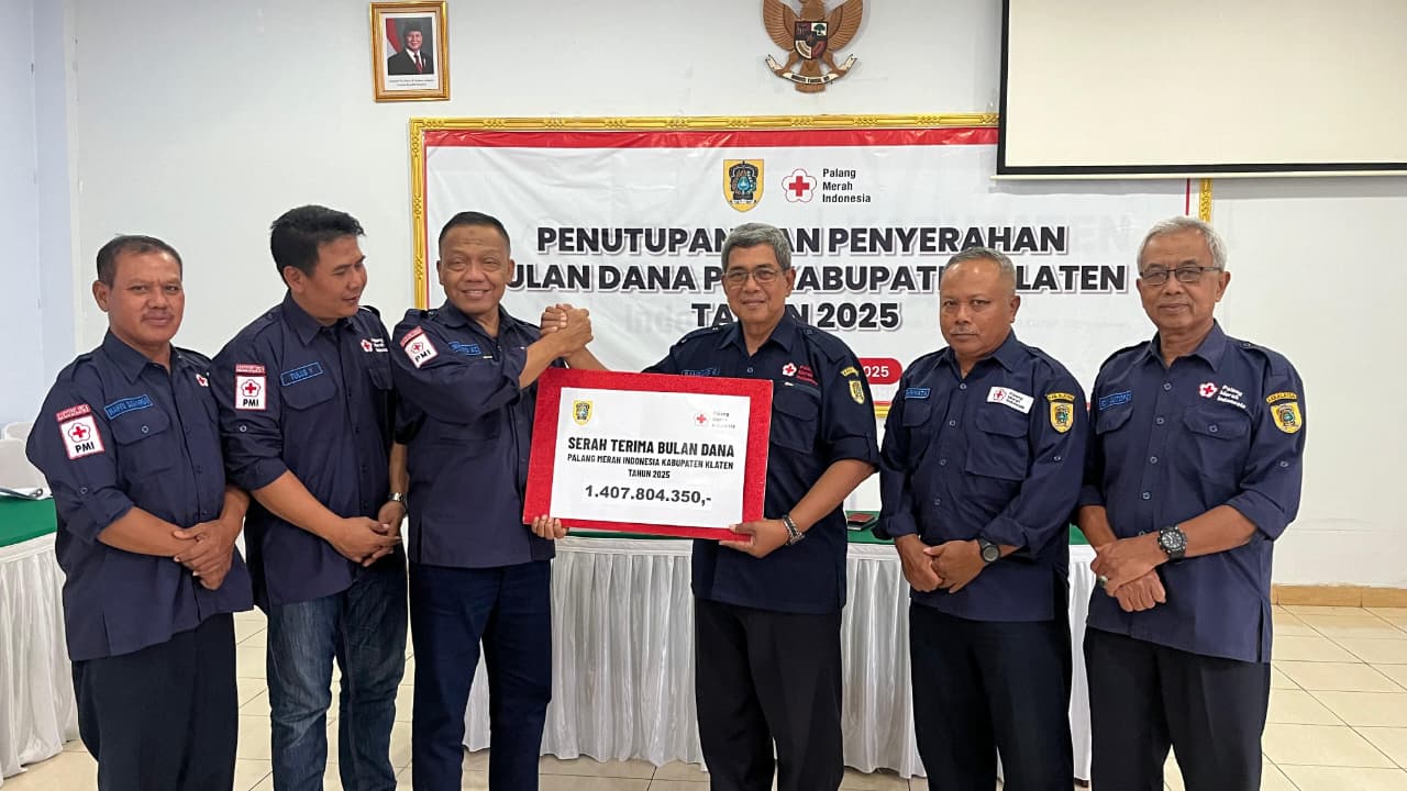 Penyerahan bulan dana PMI Kabupaten Klaten yang akan dimanfaatkan bagi warga yang terdampak bencana.