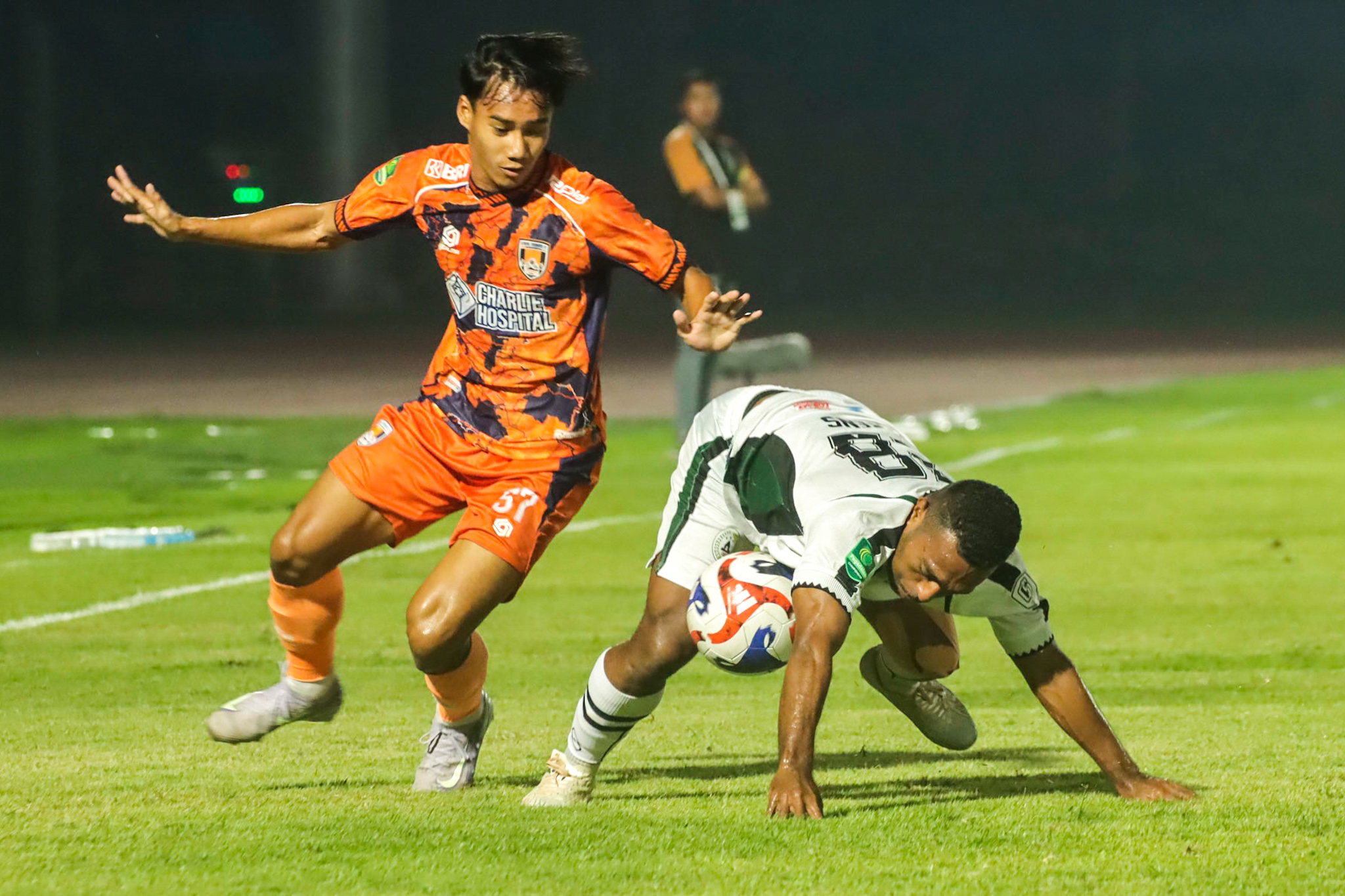 Laga Kendal Tornado FC vs PSS Sleman di Stadion Sriwedari, Senin (5/1/2026).