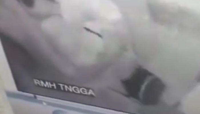 Tangkapan layar CCTN video viral dua pegawai RSUD Kudus.