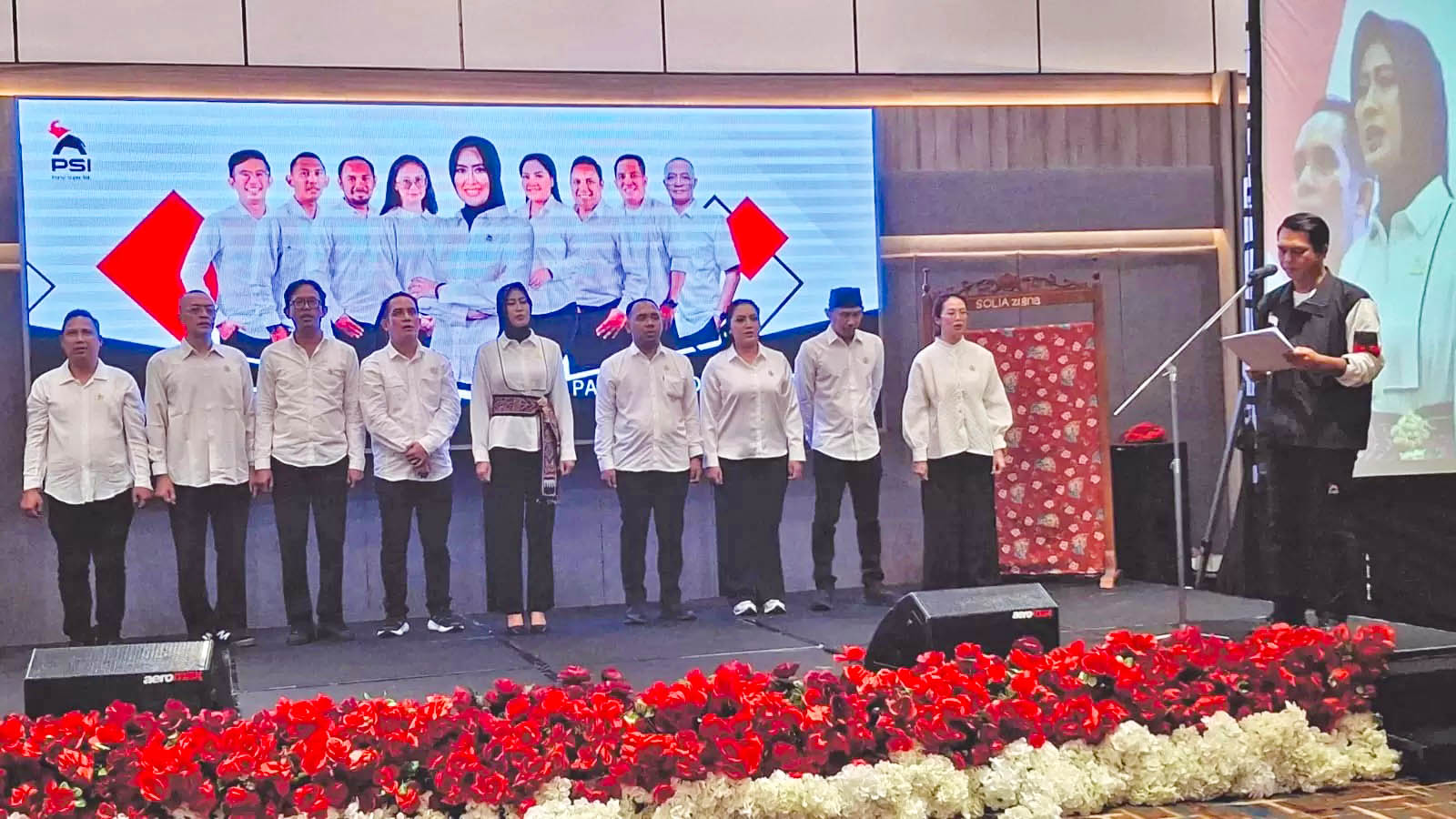 SUMPAH JABATAN: Astrid Widayani resmi dilantik untuk menakhodai PSI Solo.