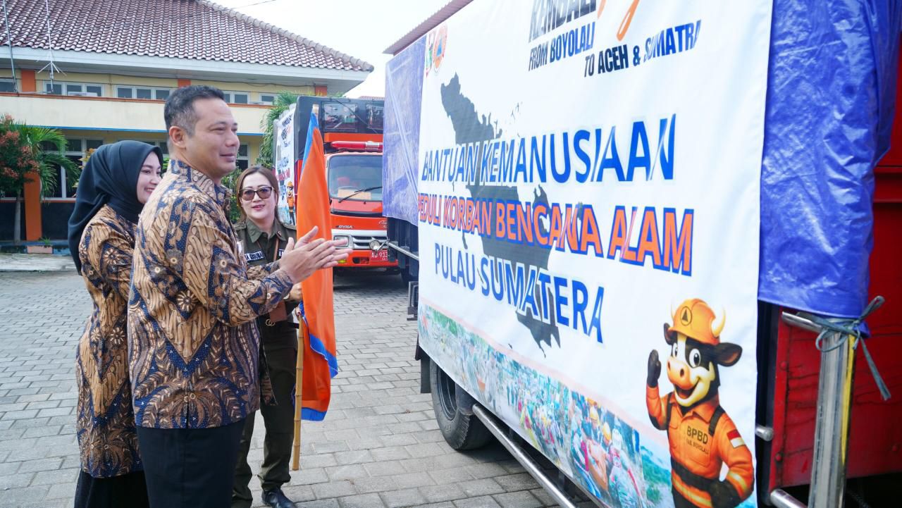 Bupati Boyolali Agus Irawan melepas keberangkatan satu truk bantuan logistik senilai Rp265 juta untuk membantu korban bencana banjir dan tanah longsor di Aceh-Sumatera, Jumat (9/1/2025).