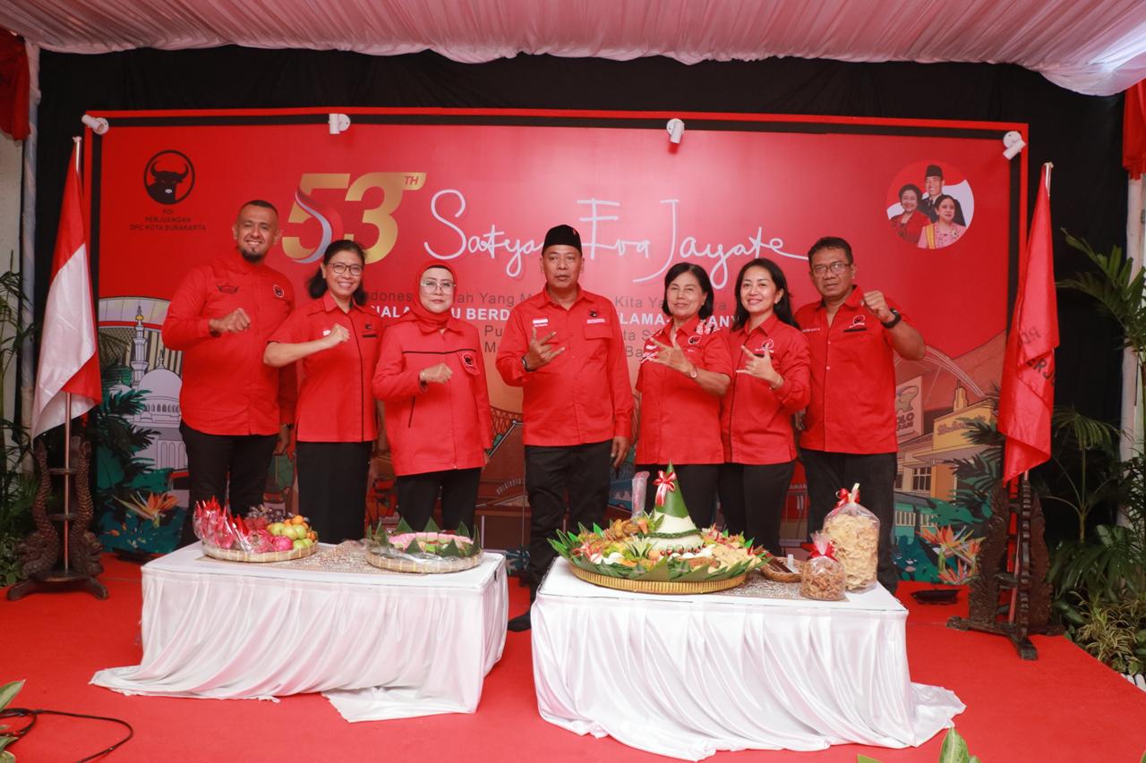DPC PDIP Solo rayakan HUT ke-53 dengan tumpengan lesehan!