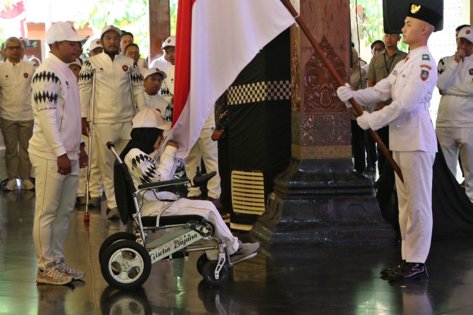 TEBAR SEMANGAT: Menpora Erick Thohir hadir dalam pelepasan ini. Dia memberi support untuk para atlet yang akan bertanding.