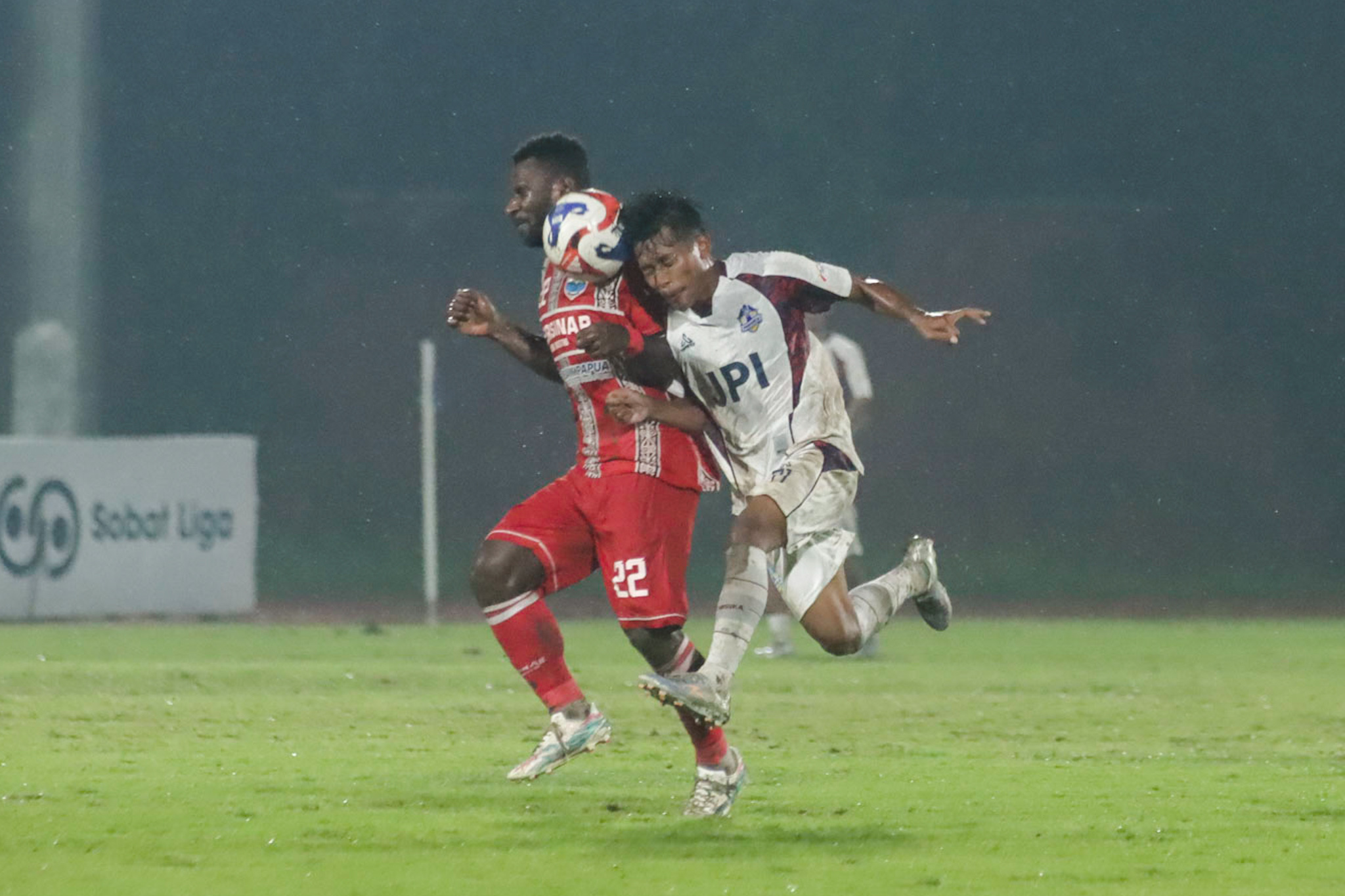 SARAT GENGSI: Laga Persika Karanganyar melawan Sang Maestro di Stadion UNS, Minggu malam (11/1/2026).