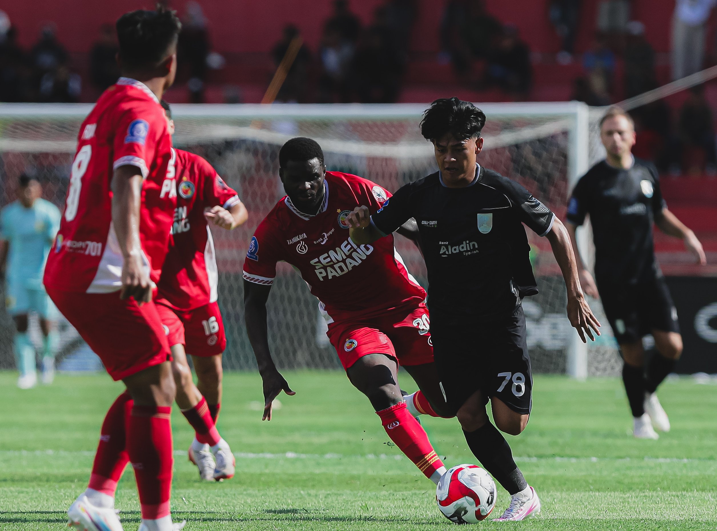 Zanadin Fariz saat Persis Solo melawan Semen Padang di Stadion Haji Agus Salim (11/1/2026).
