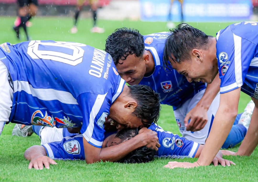 Pemain Persebi Boyolali merayakan golnya di Liga 4 Jateng 2025/2026.