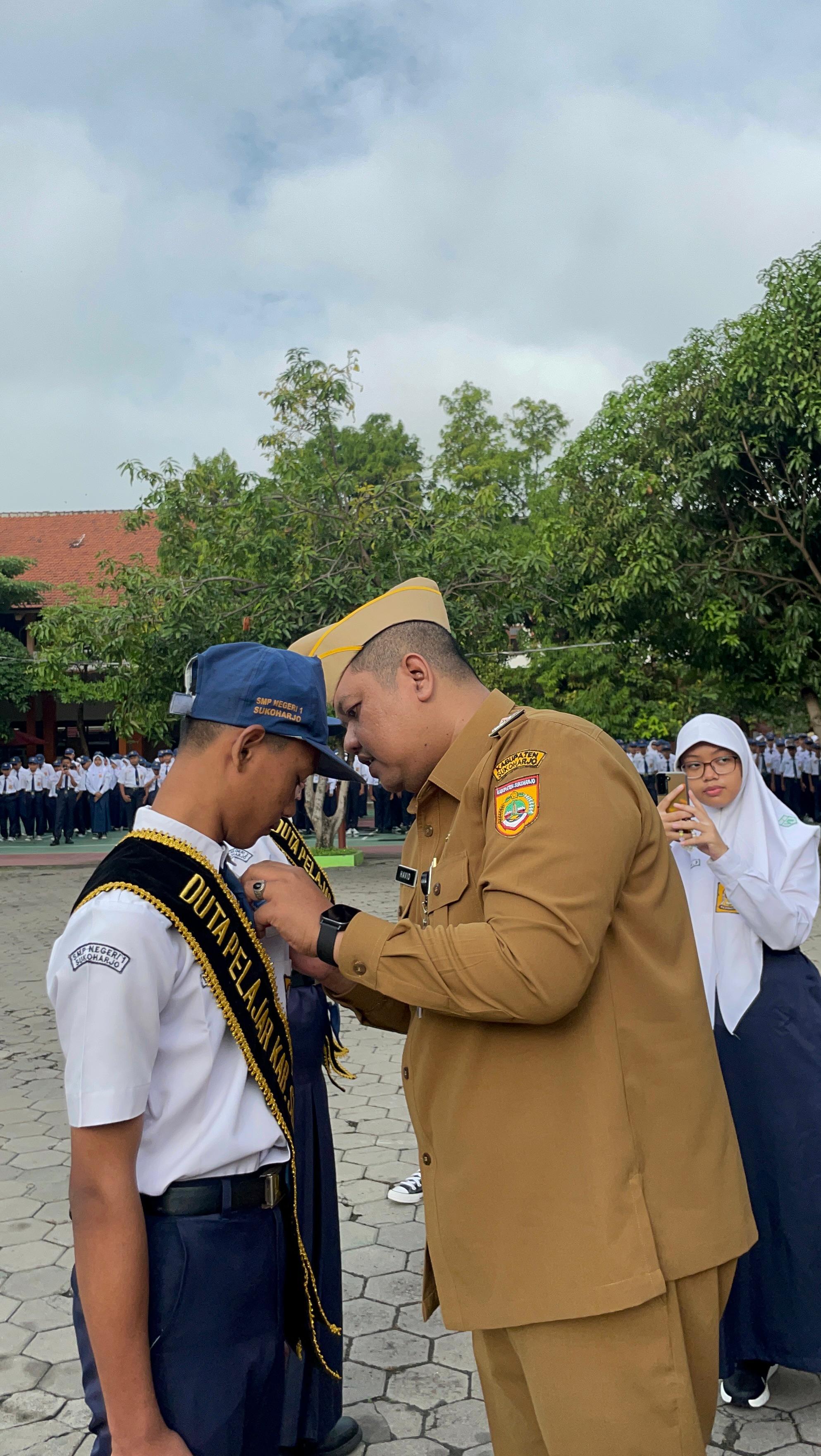 Kepala Disdikbud Sukoharjo Havid Danang Purnomo Widodo kukuhkan Duta Pelajar 7 Kebiasaan Anak Indonesia Hebat&nbsp;di SMPN 1 Sukoharjo, Senin (12/1).