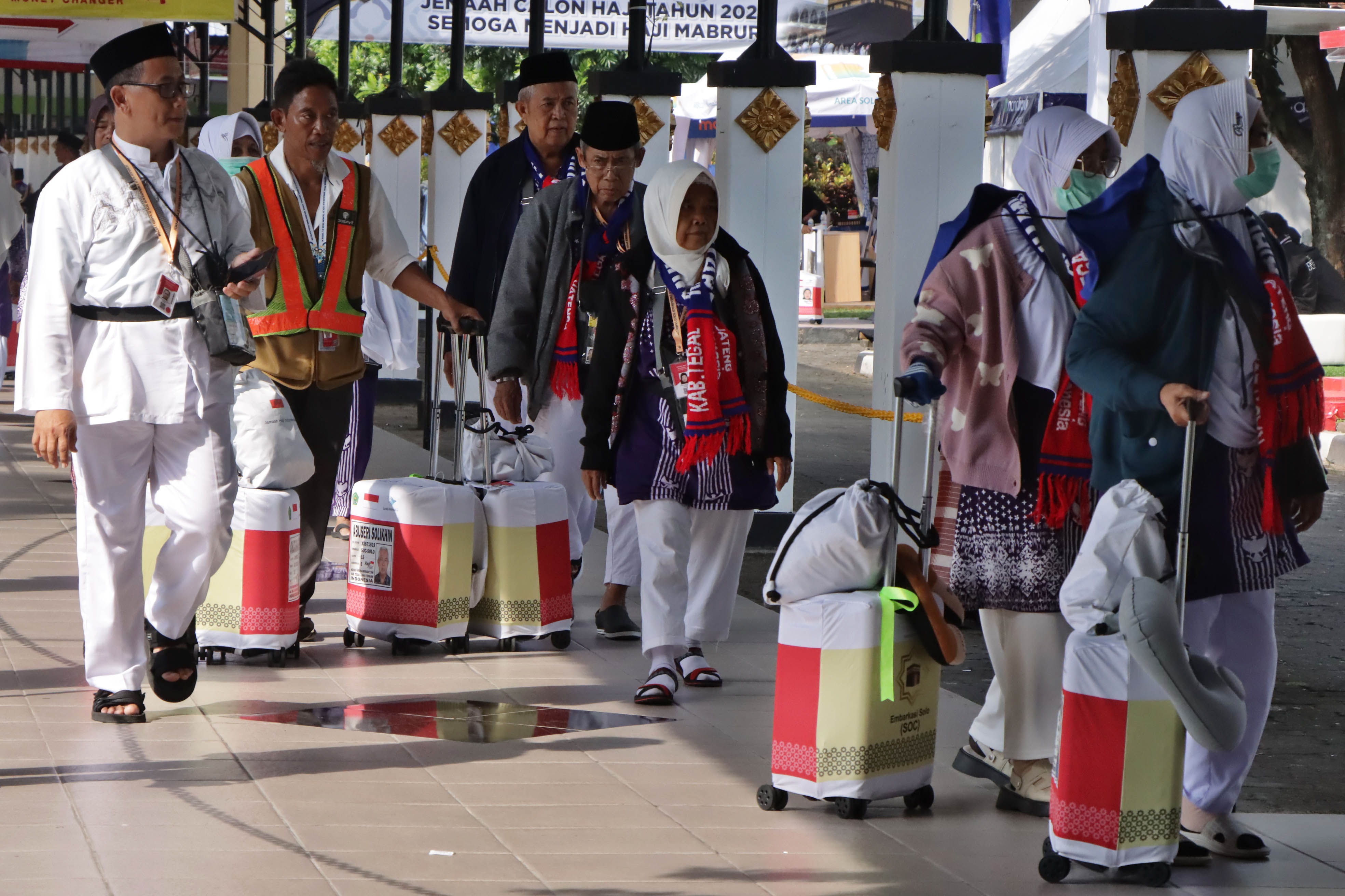 Jemaah haji 2025 di Asrama Haji Donohudan Boyolali. Tahun ini kuota ditambah. (Arief Budiman/Radar Solo)