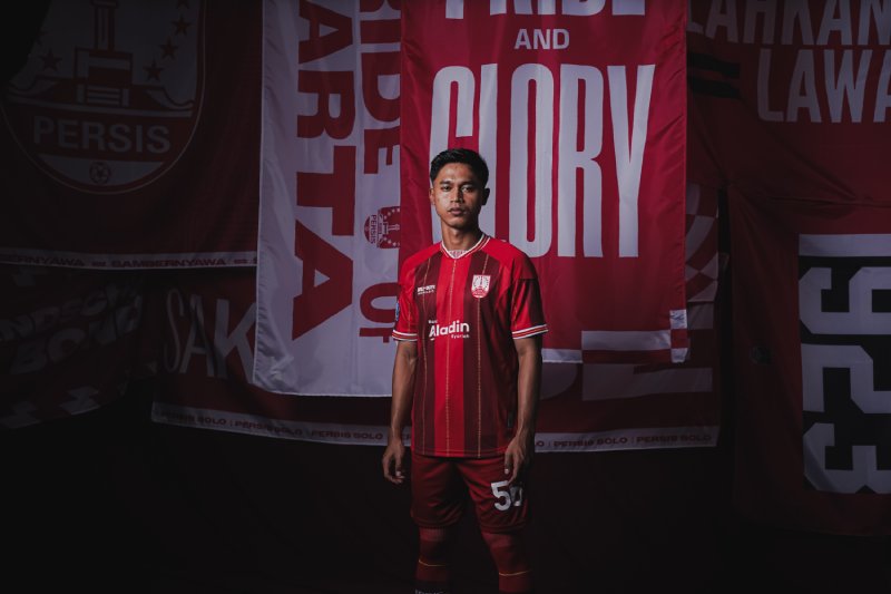 AMUNISI BARU: Alfriyanto Nico resmi berseragam Persis Solo musim ini.