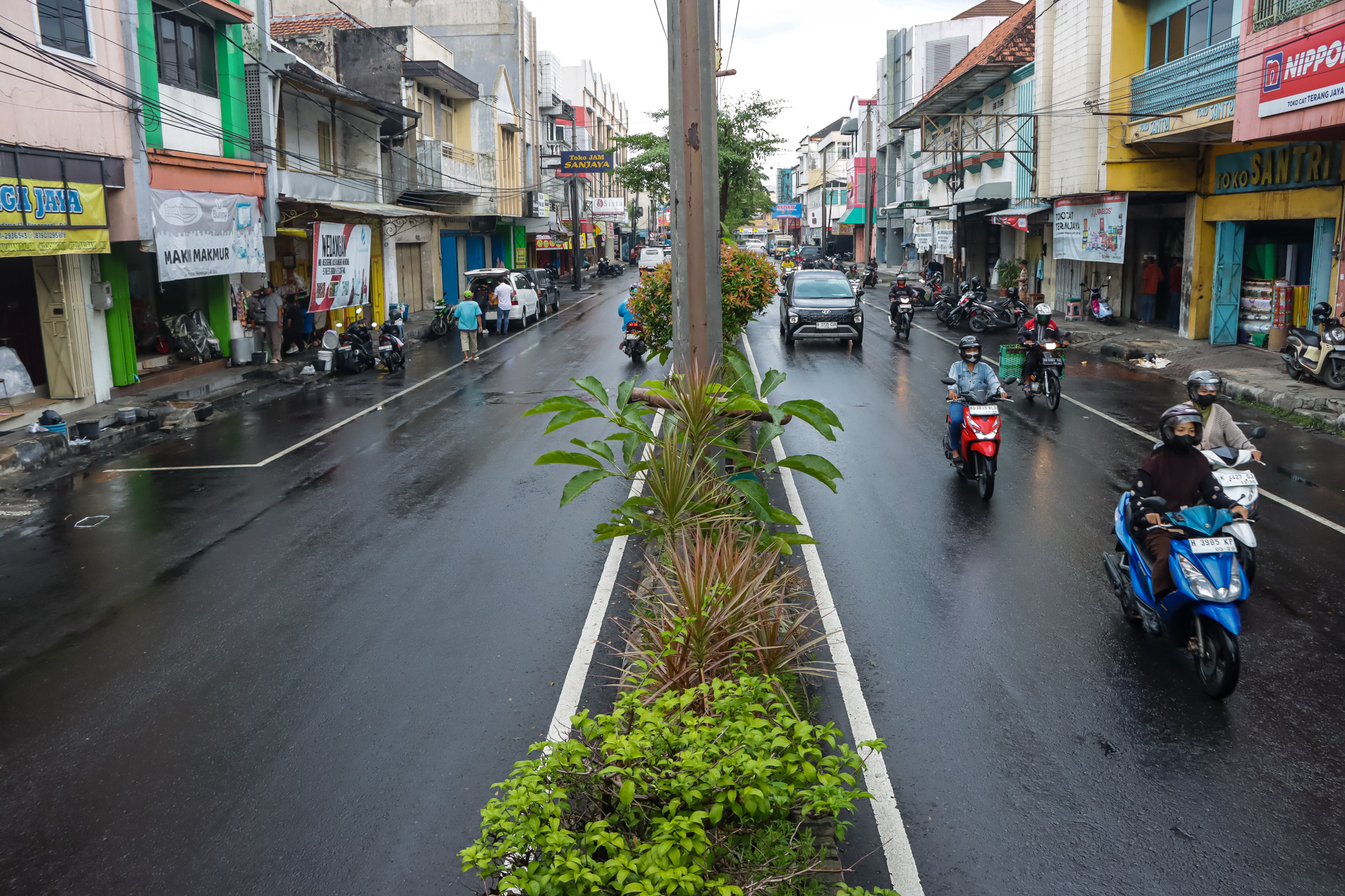 Jalan Yos Sudarso menjadi nadi penting ekonomi Kota Solo akan dibuat satu arah. (M Ihsan/Radar Solo)