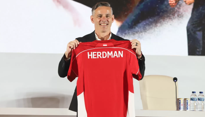 Pelatih baru Timnas Indonesia John Herdman resmi di perkenalkan ke pada publik di Jakarta, Selasa (13/1/2026).