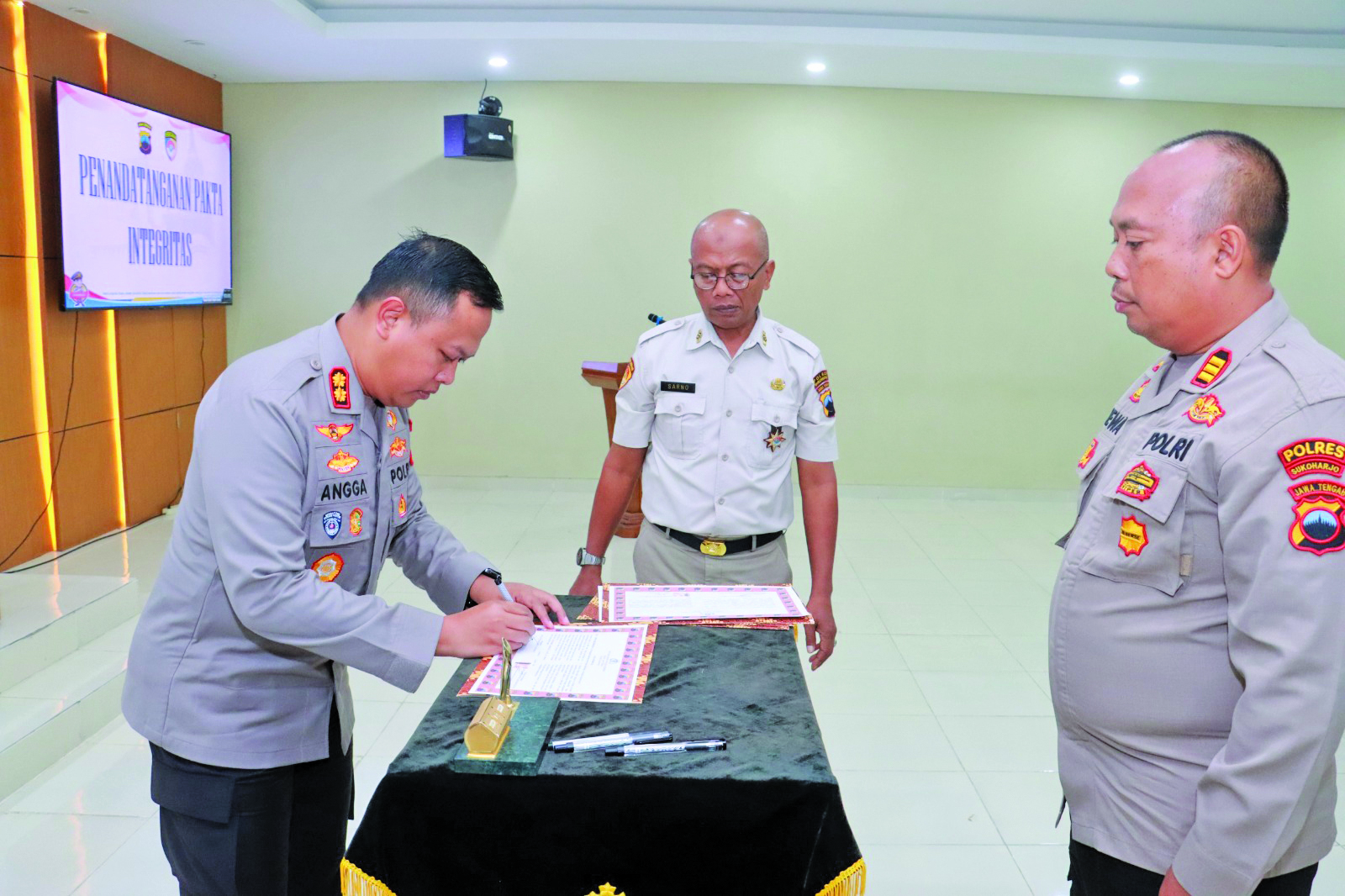 Kapolres Sukoharjo AKBP Anggaito Hadi Prabowo (kiri) saat sosialisasi DIPA, Selasa (13/1).
