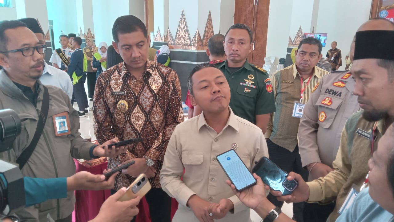 Wamendikdasmen Fajar Riza Ul Haq di Gedung Budi Sasono Sukoharjo, Kamis (15/1).