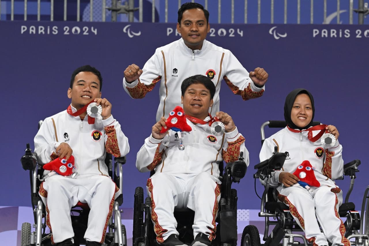 Andrian Martgatha selalu sabar dan perhatian kepada atletnya agar maksimal. (Ist)