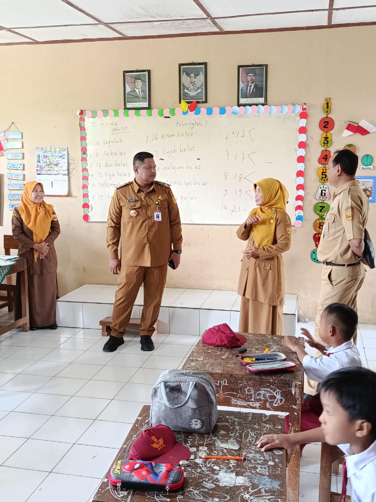 Kepala Dinas Pendidikan dan Kebudayaan (Disdikbud) Sukoharjo Havid Danang Purnomo Widodo sidak di salah satu SD negeri di Kecamatan Nguter, belum lama ini.