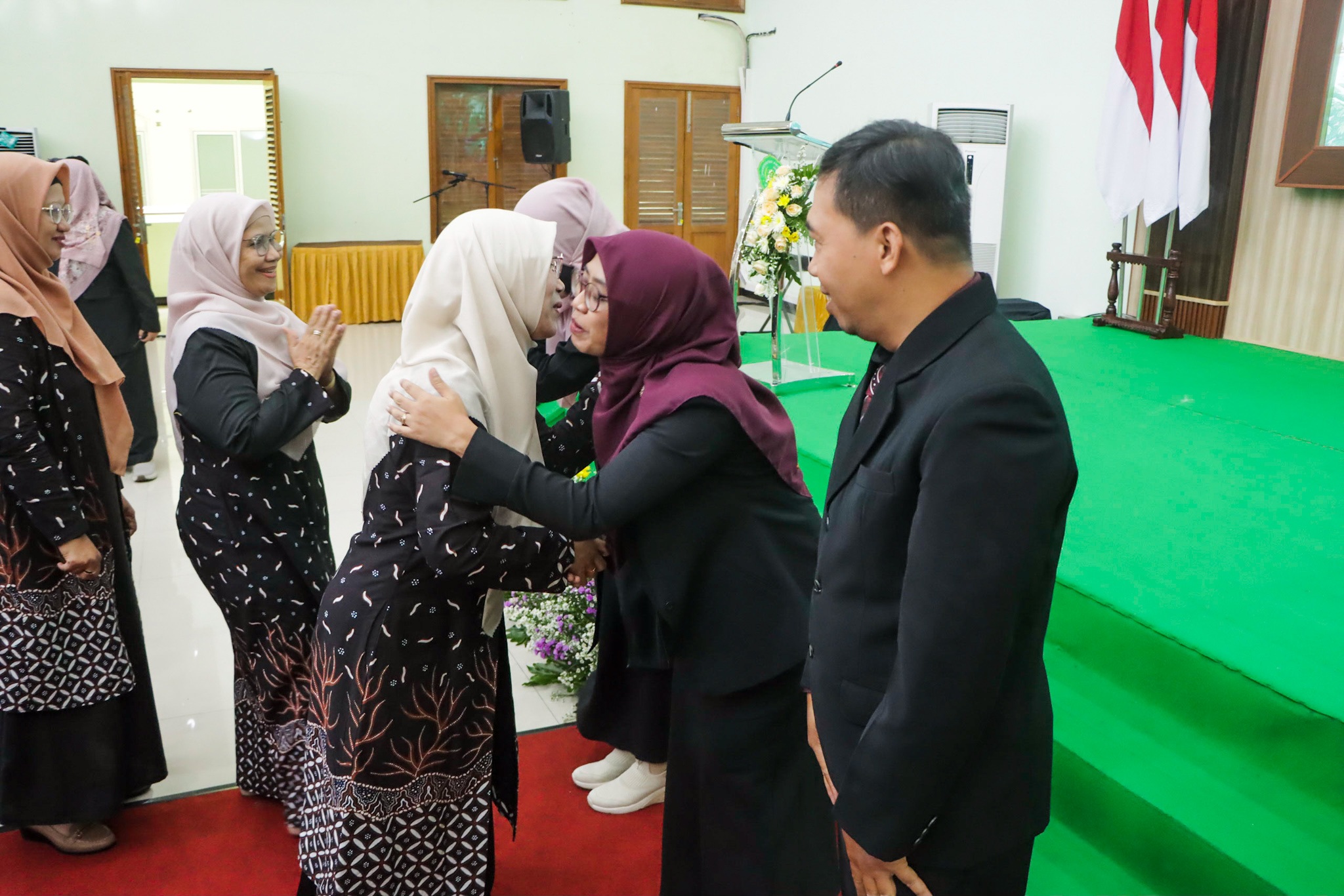 DYAH RAHMAWATIE MENDAPAT SELAMAT USAI DILANTIK SEBAGAI REKTOR UNISA