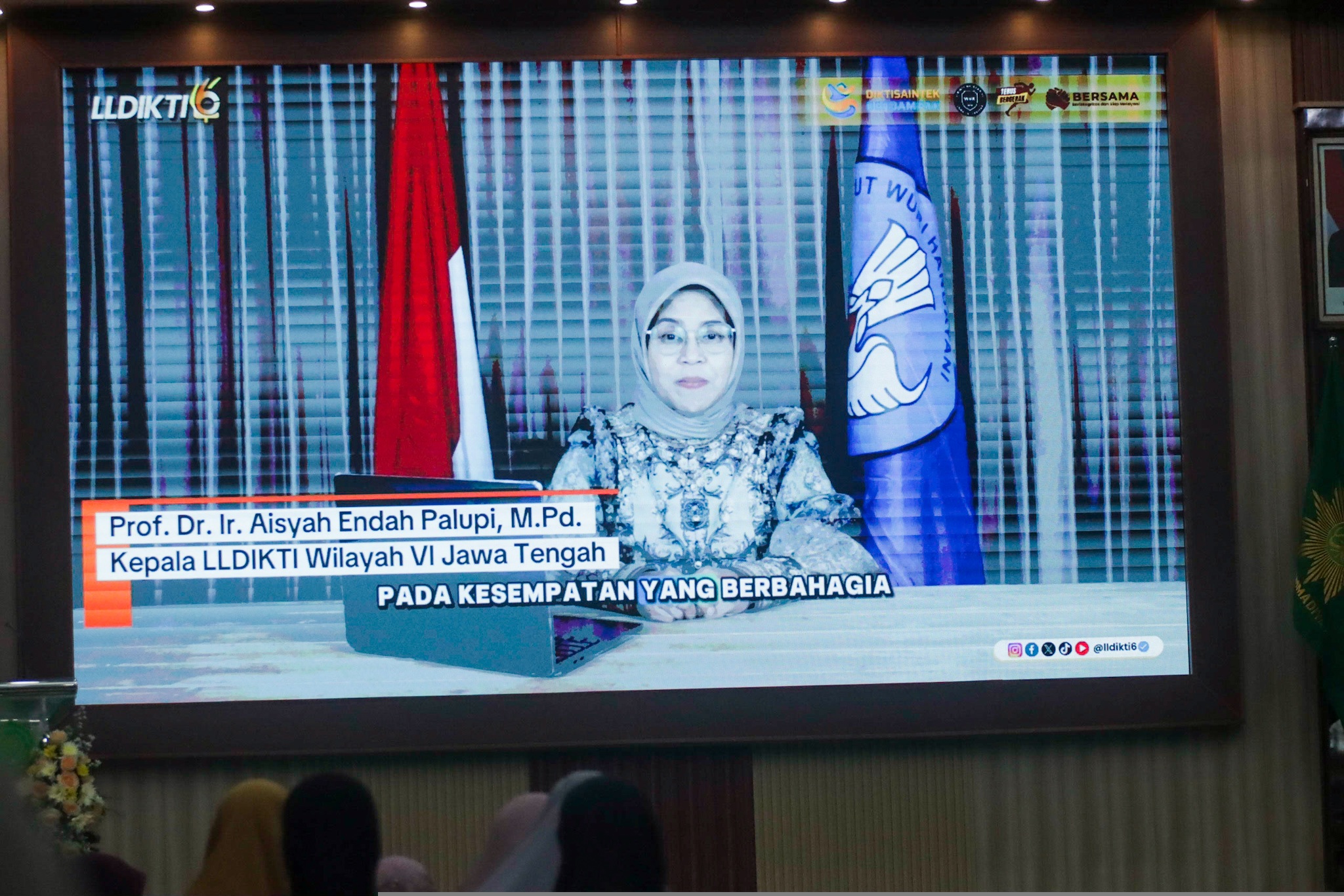 KEPALA LLDIKTI WILAYAH VI JAWA TENGAH AISYAH ENDAH PALUPI BERI SAMBUTAN