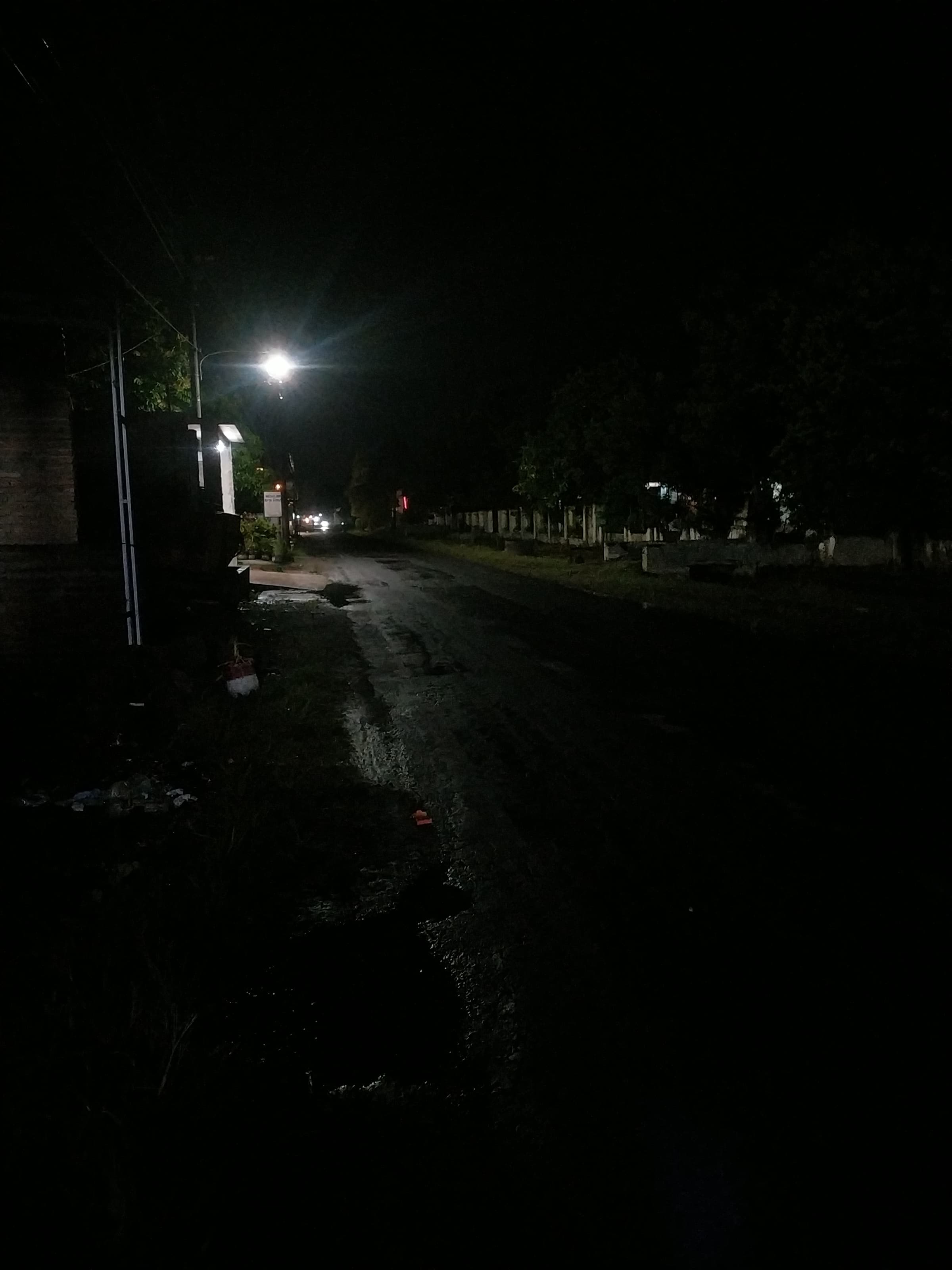 Ilustrasi kondisi jalan di Polokarto, Sukoharjo yang gelap karena minim lampu penerangan.