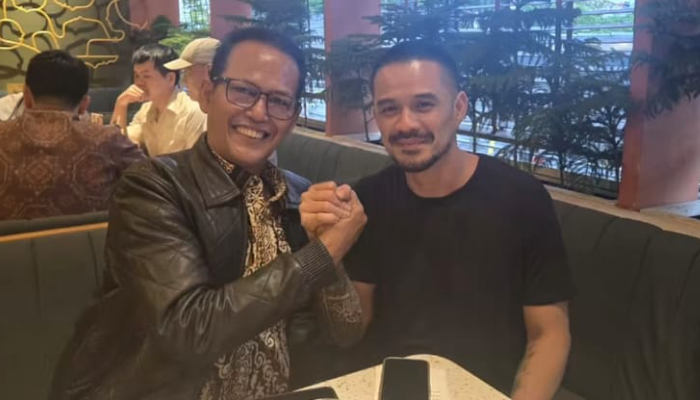 Sosok Ogy Giyatno berfoto bersama Roby Tremonti.