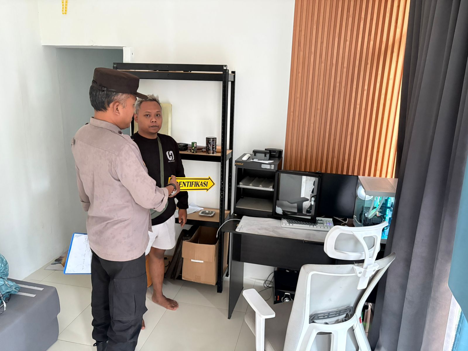 Studio Foto KEO di Dusun Jaten, RT 01 RW 02, Desa Miricinde, Purwantoro, Wonogiri yang dibobol pencuri, Kamis (15/1/2026).