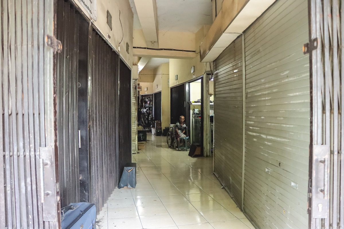 Sejumlah kios di Pasar Elpabes, Solo banyak yang tutup.