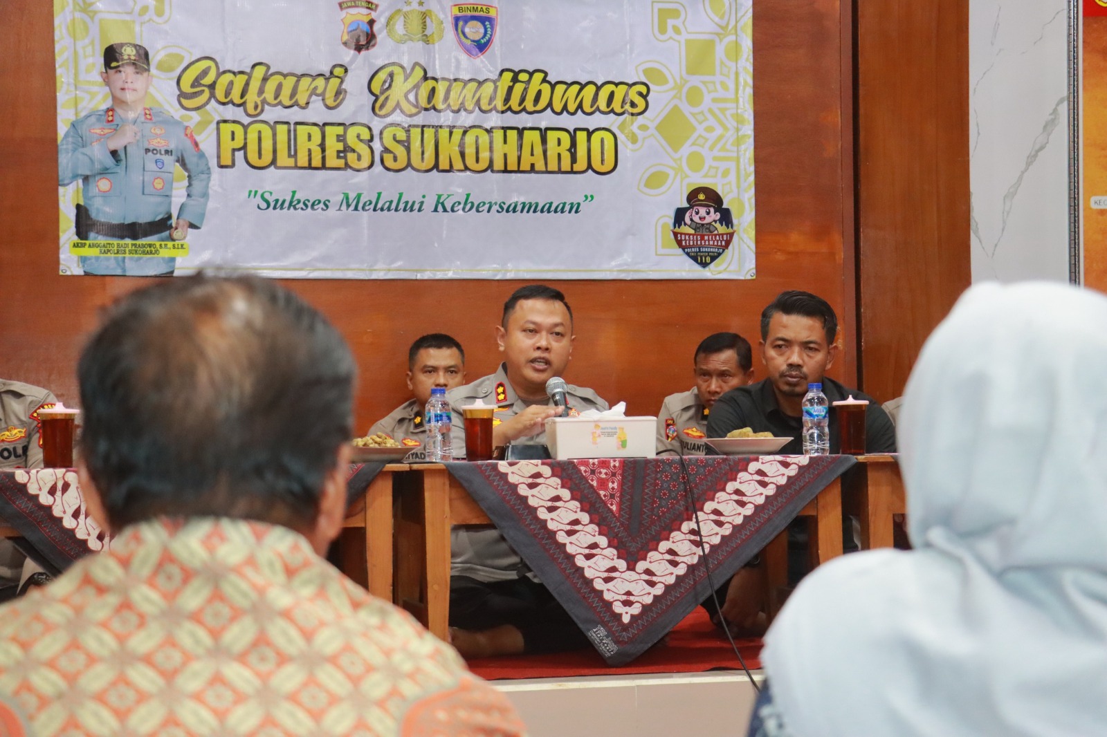 Kapolres Sukoharjo AKBP Anggaito Hadi Prabowo saat Safari Kamtibmas di Pendapa Kecamatan Bendosari, Sabtu malam (17/1).