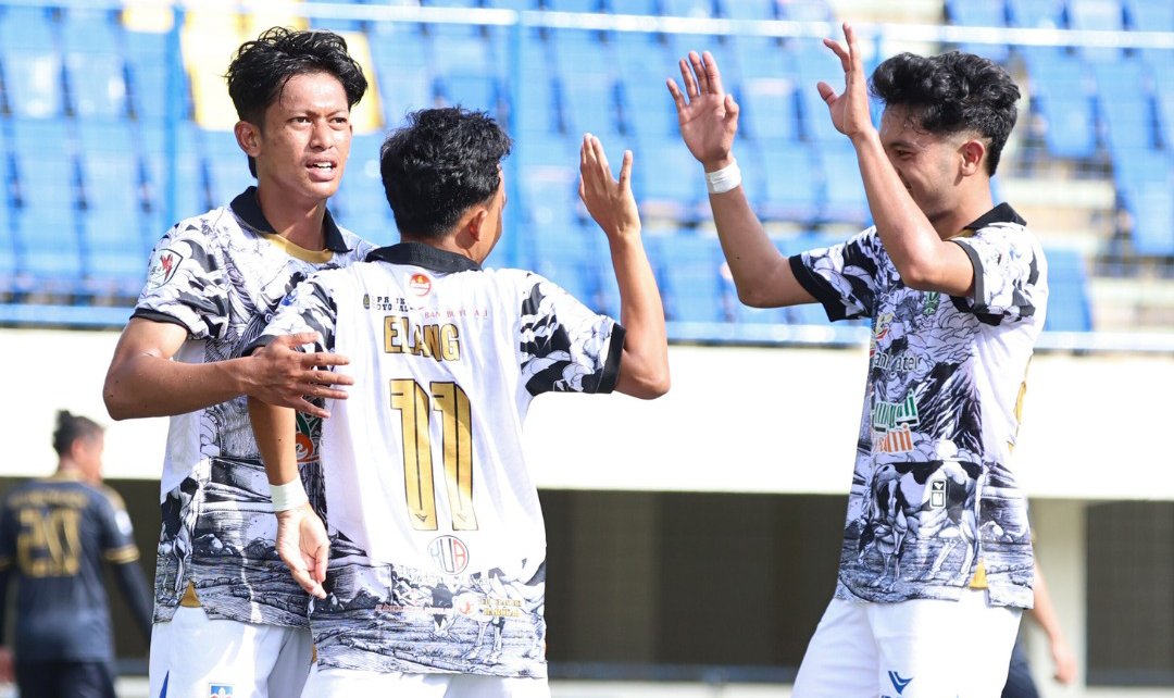 SELEBRASI: Pemain Persebi Boyolali saat&nbsp; merayakan gol ke gawang Bhayangkara Muda FC di Stadion Citarum, Senin (19/1/2026).