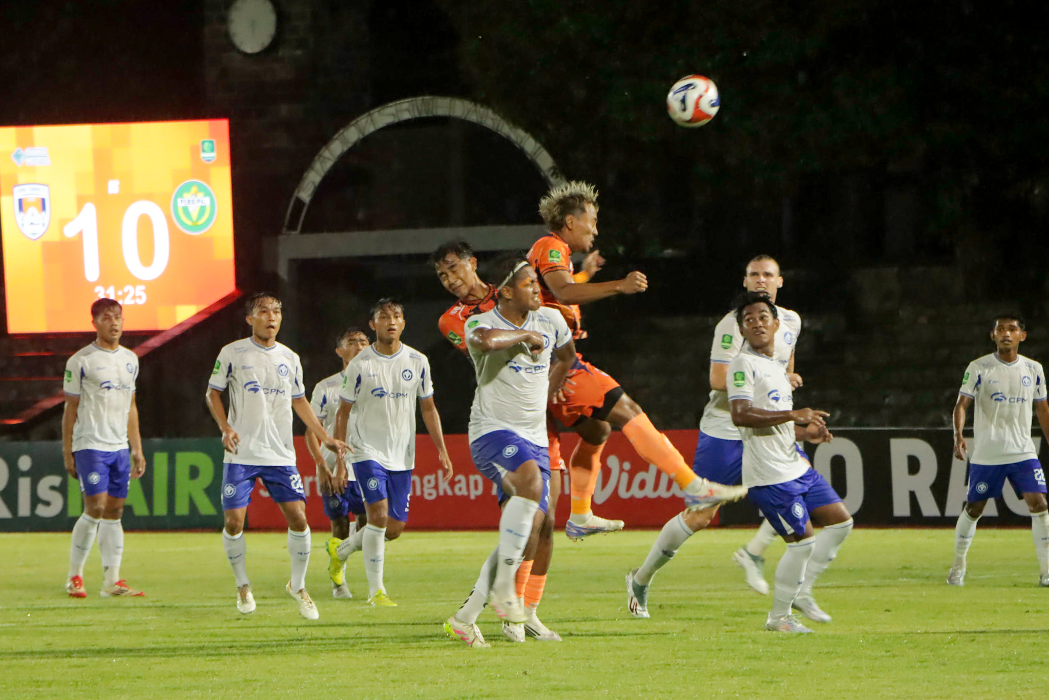 Laga Kendal Tornado FC vs Persipal Palu di Stadion Sriwedari, Senin (19/1/2026).