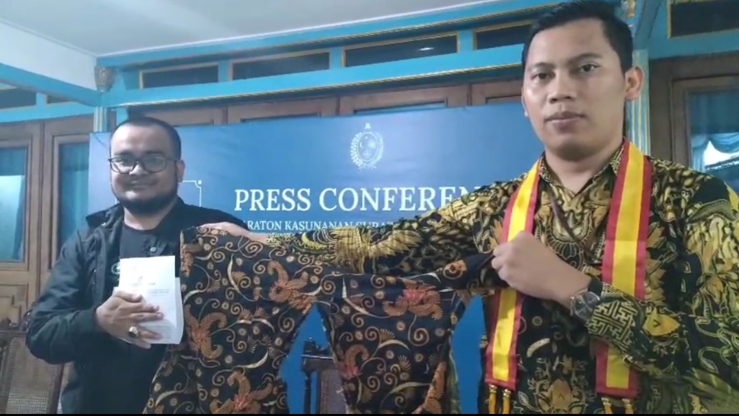 Pakaian Abdi dalem yang jadi korban kekerasan