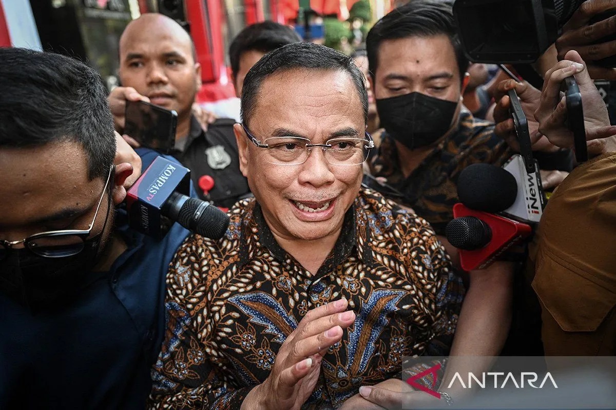 LHKPN Bupati Pati Sudewo jadi sorotan usai OTT KPK. Harta kekayaan Rp31,5 miliar dengan aset properti dan kendaraan mewah.