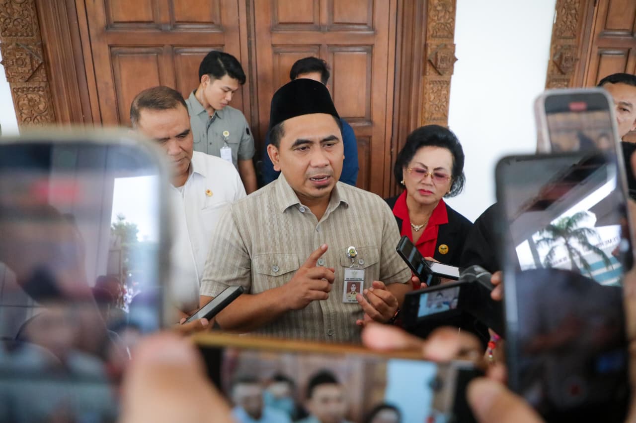 Wagub Jateng Taj Yasin beri keterangan pers terkait OTT KPK Bupati Sudewo di sela menghadiri pelantikan Pengurus Perwosi di Wisma Perdamaian, Kota Semarang, Selasa (20/1/2026).