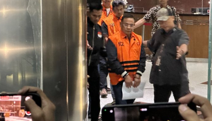 Bupati Pati Sudewo di Gedung KPK Jakarta, setelah ditetapkan sebagai tersangka kasus dugaan pemerasan jual beli jabatan perangkat desa di lingkungan Pemkab Pati, Selasa.
