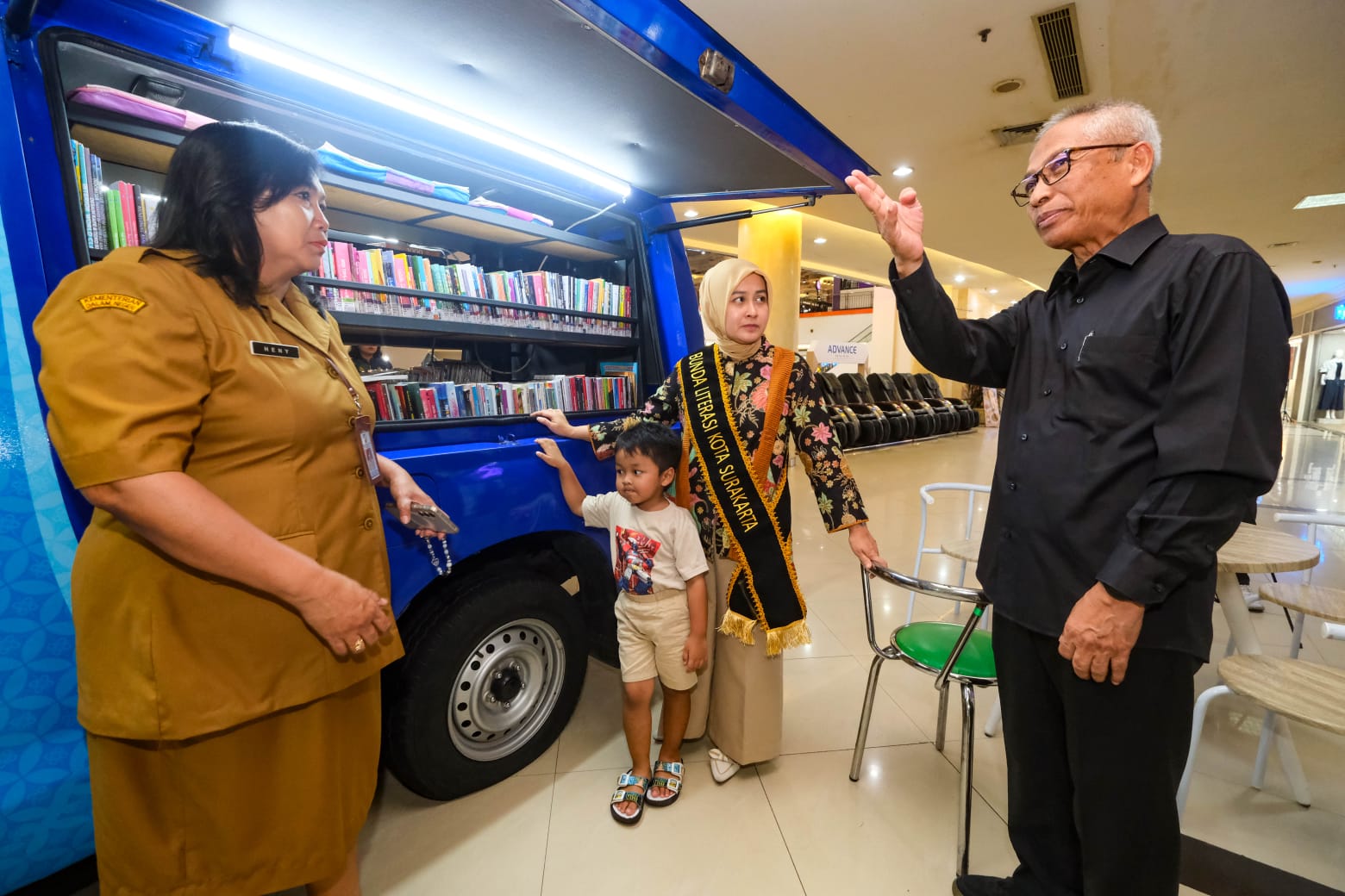 Bunda Literasi Solo apresiasi Pojok Baca di Neo Solo Grand Mall sebagai ruang literasi publik yang mudah diakses masyarakat.