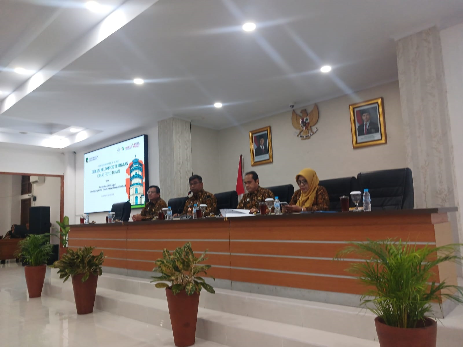 Diskusi kelompok terbatas (DKT) di aula lantai 3 kantor Disdik Kota Solo, Kamis (22/1).