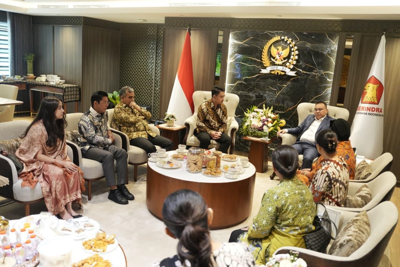 PB XIV Purbaya bersama rombongan keraton bertemu Ketua MPR RI dan Wakil Ketua DPR RI di Senayan, Kamis (22/1). (Ist)