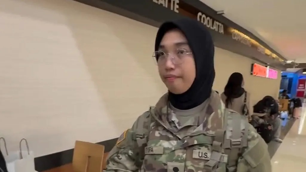 Siapa Kezia Syifa? Sosok WNI yang menjadi tentara Amerika Serikat viral di media sosial usai video perpisahan dengan keluarga beredar luas.