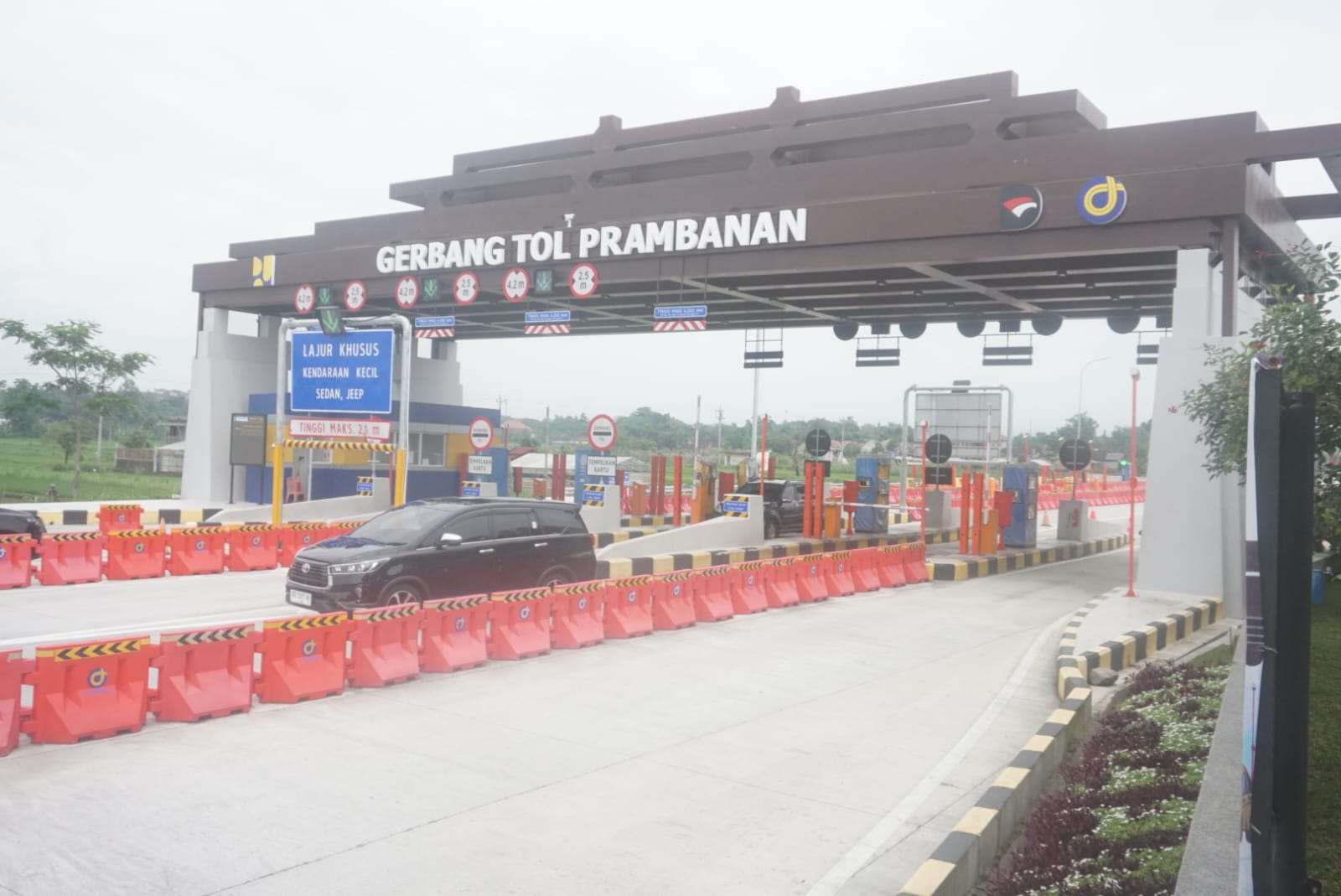 Gerbang Tol Prambanan di Kecamatan Prambanan, Klaten. (Angga Purenda/Radar Solo)