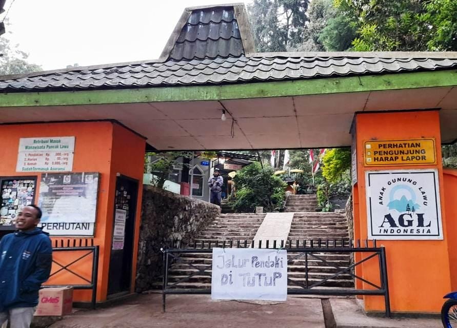Pintu masuk jalur pendakian Gunung Lawu via Cemoro Kandang, Kecamatan Tawangmangu, Karanganyar. (Rudi Hartono/Radar Solo)