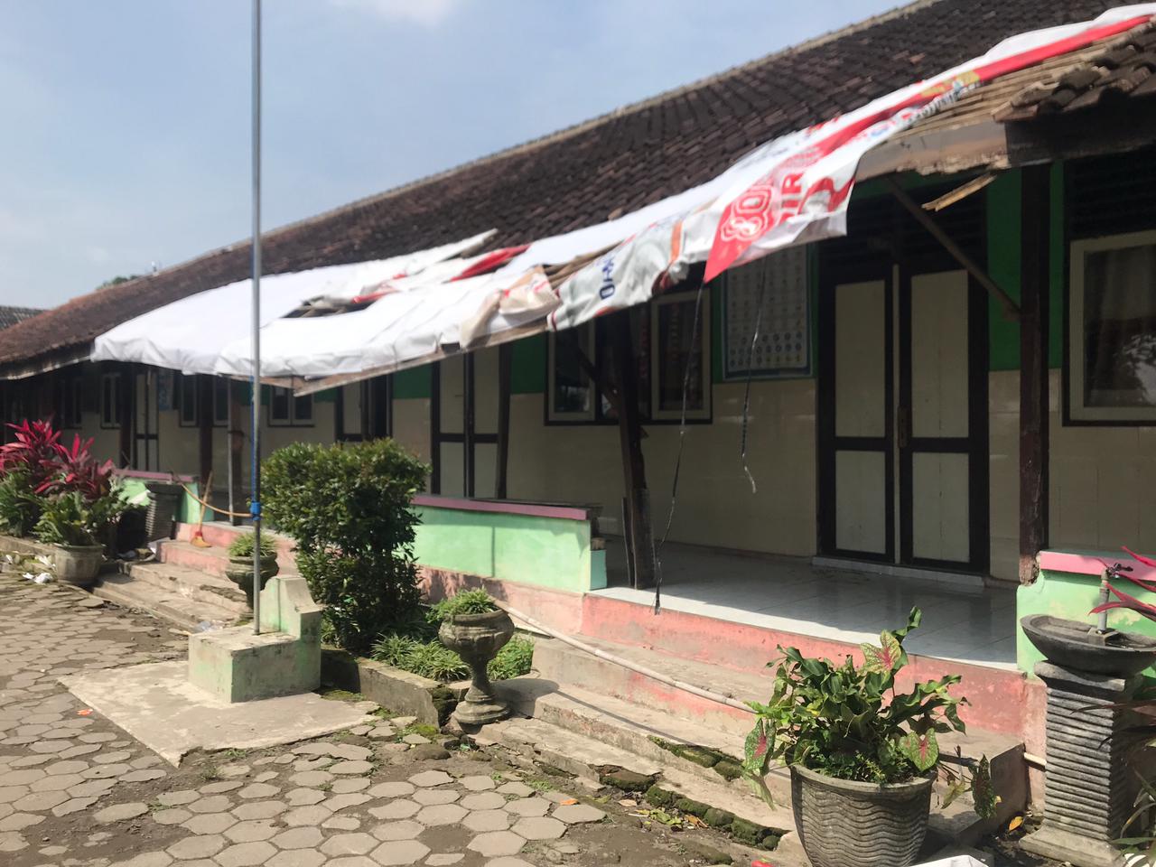 SDN Tegalmuncar, Desa Tlawong, Kecamatan Sawit, Boyolali yang terdampak angin kencang.