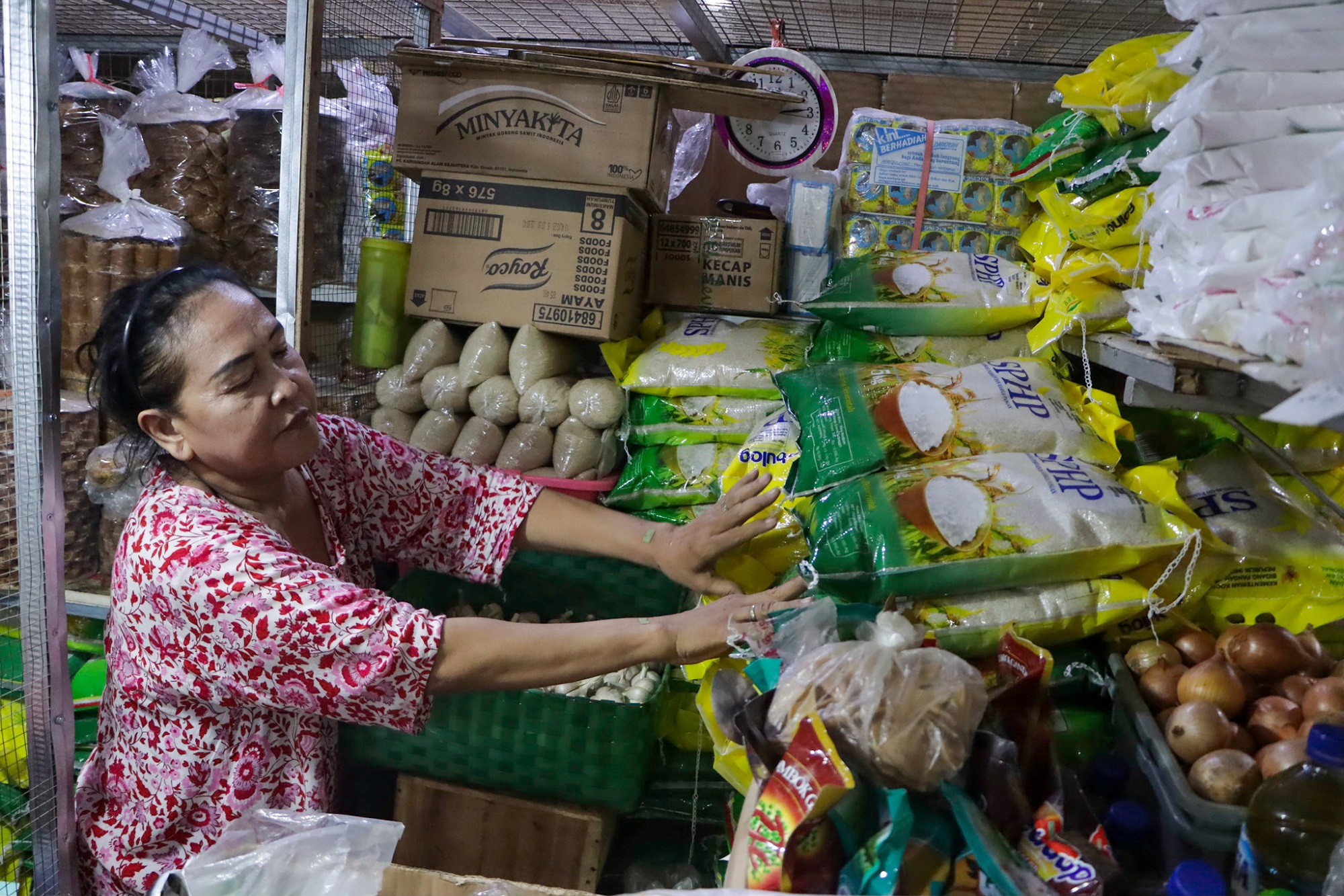 Stok beras di Pasar Legi Solo masih berlimpah. (M Ihsan/Radar Solo)