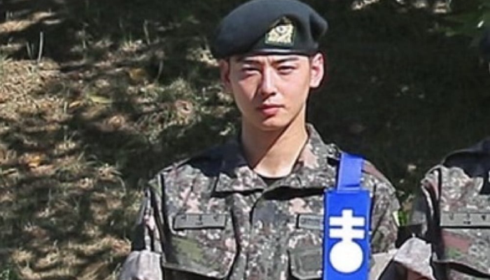Cha Eun Woo yang tengah menjalani wajib militer (wamil), dilanda kontroversi soal dugaan penggelapan pajak.