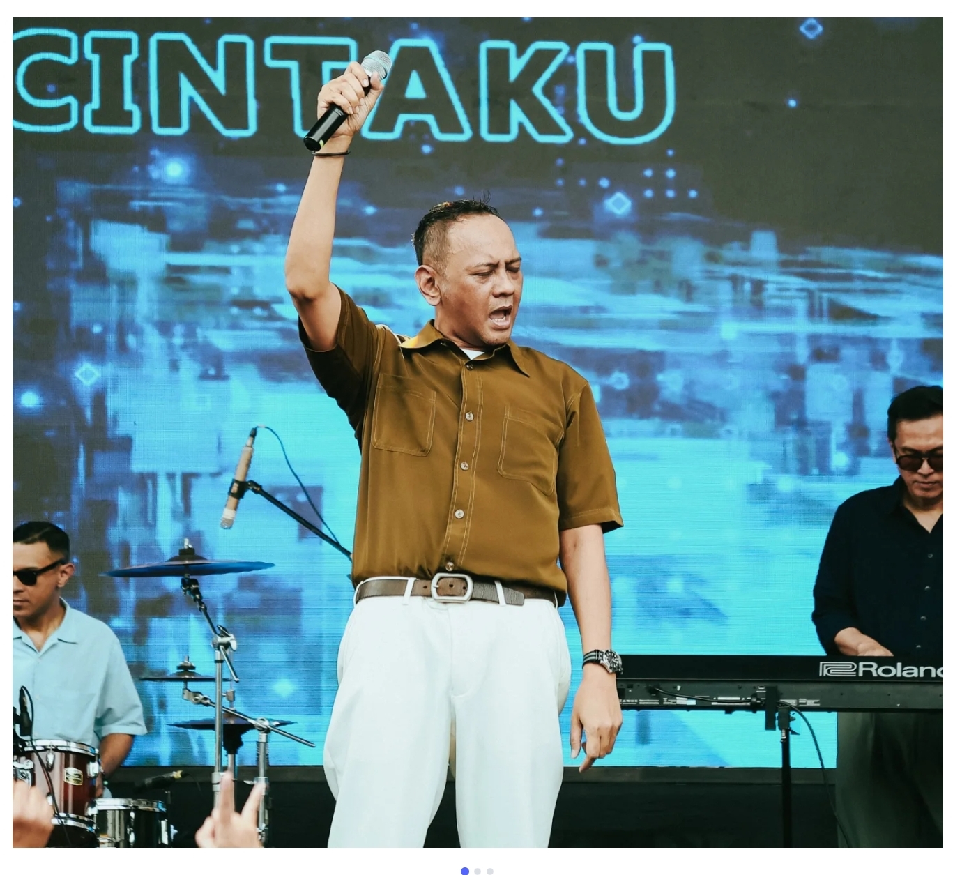 Lucky Widja, vokalis sekalis pendiri Element Band.